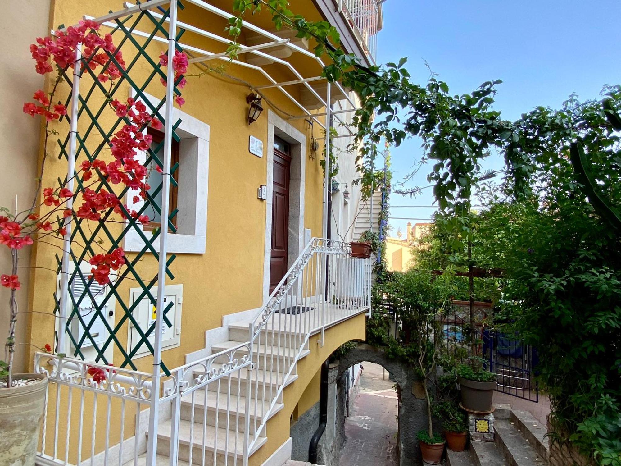 Casa Ferrara Hotel Taormina Exterior photo